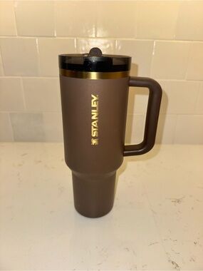Sold out Stanley The Quencher ProTour Flip Straw 40oz Tumbler espresso gold